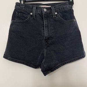 Levi’s high waisted mom shorts size 24